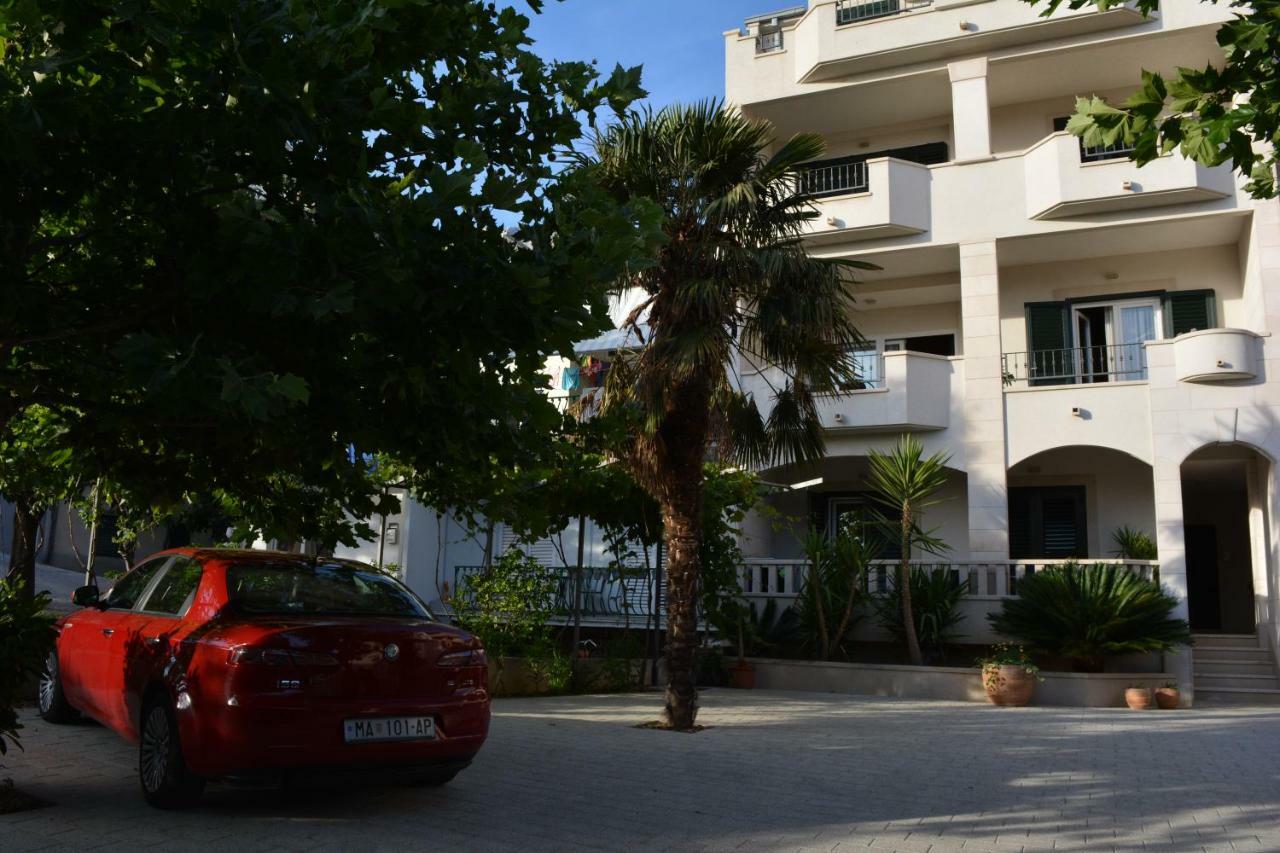 Apartments Villa Lili Tučepi Exteriör bild
