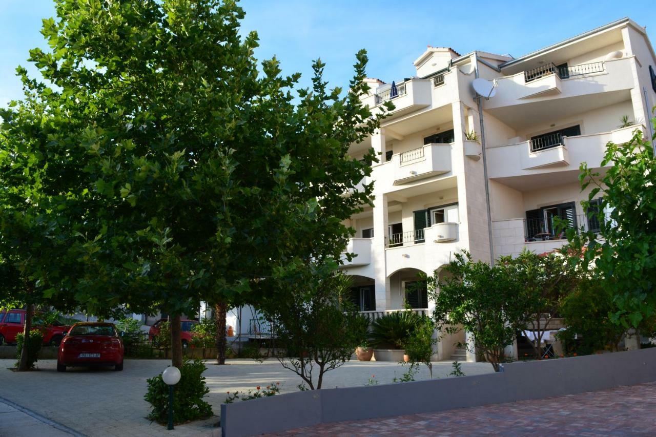 Apartments Villa Lili Tučepi Exteriör bild
