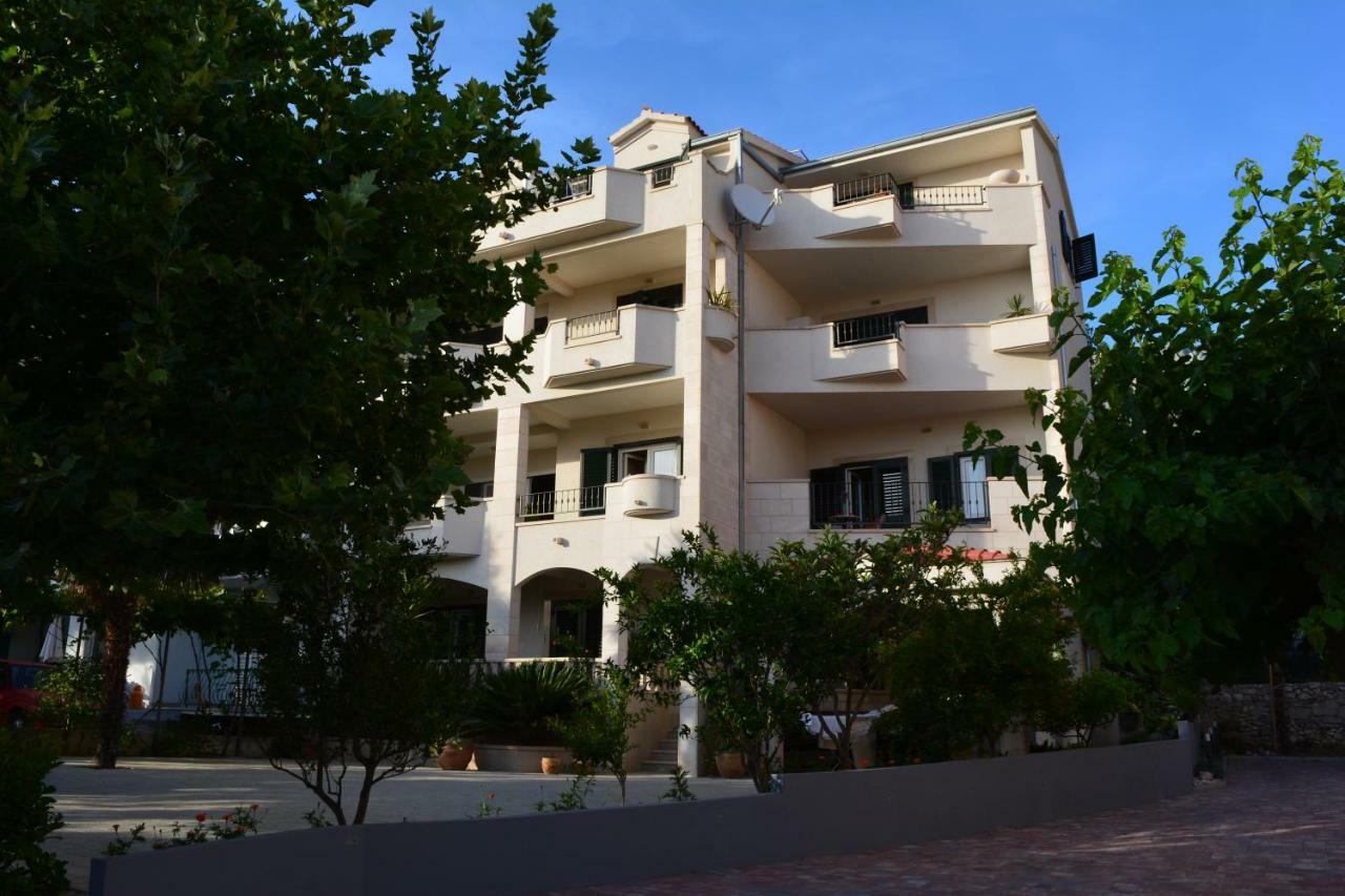 Apartments Villa Lili Tučepi Exteriör bild