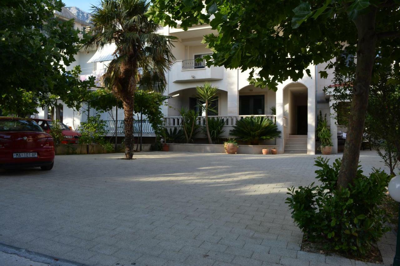 Apartments Villa Lili Tučepi Exteriör bild