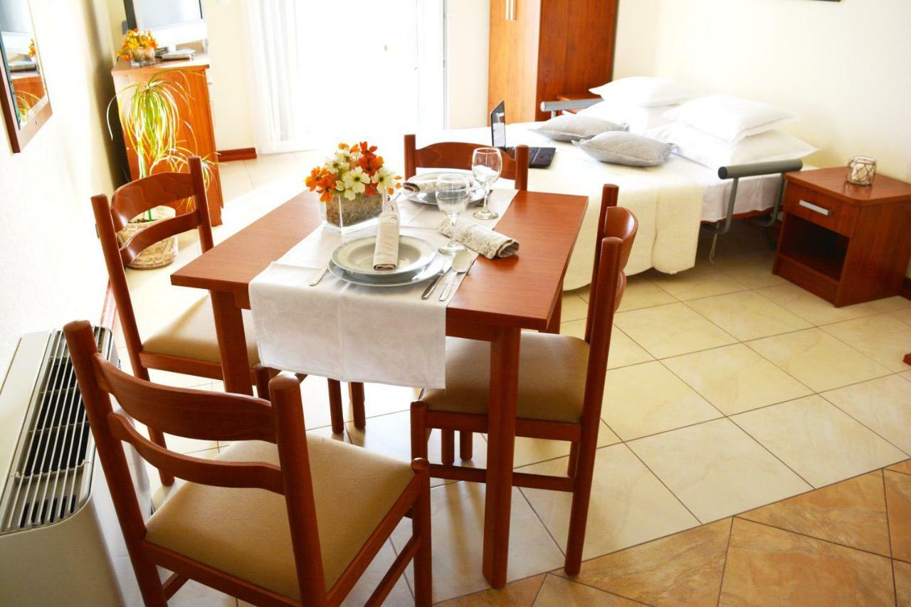 Apartments Villa Lili Tučepi Exteriör bild