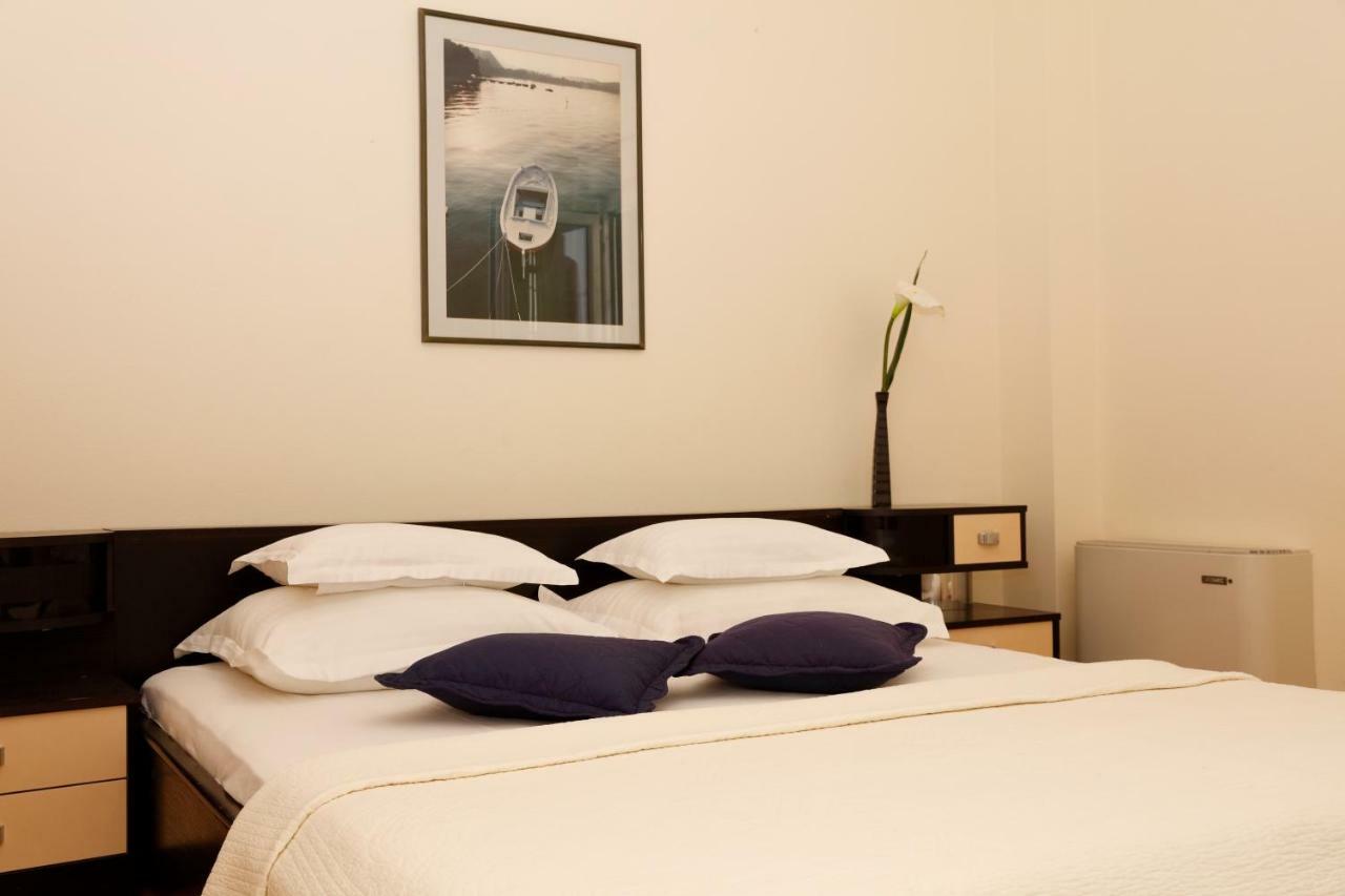 Apartments Villa Lili Tučepi Exteriör bild