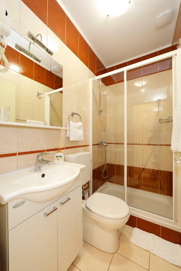 Apartments Villa Lili Tučepi Exteriör bild