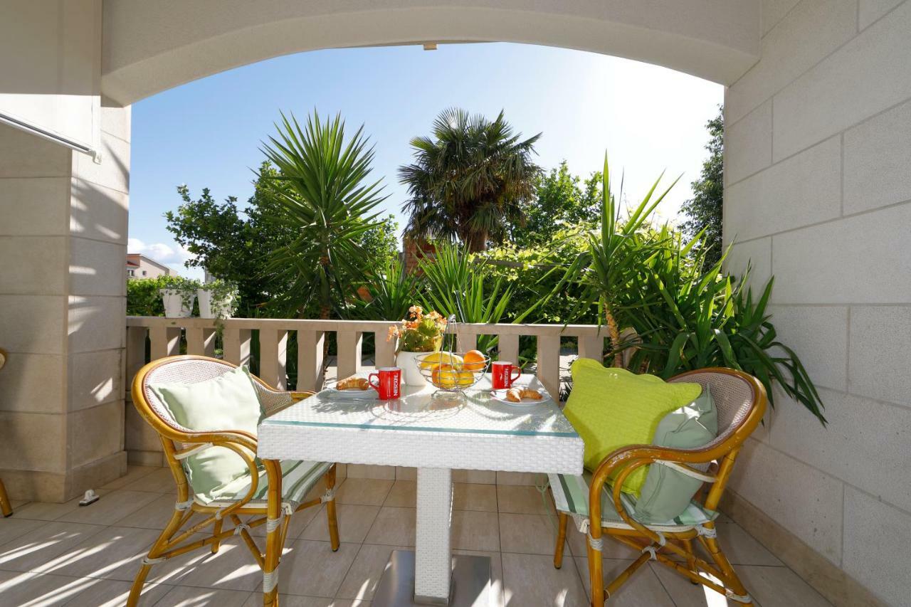 Apartments Villa Lili Tučepi Exteriör bild