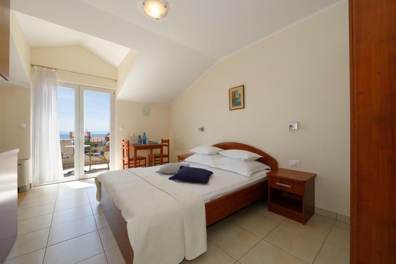 Apartments Villa Lili Tučepi Exteriör bild