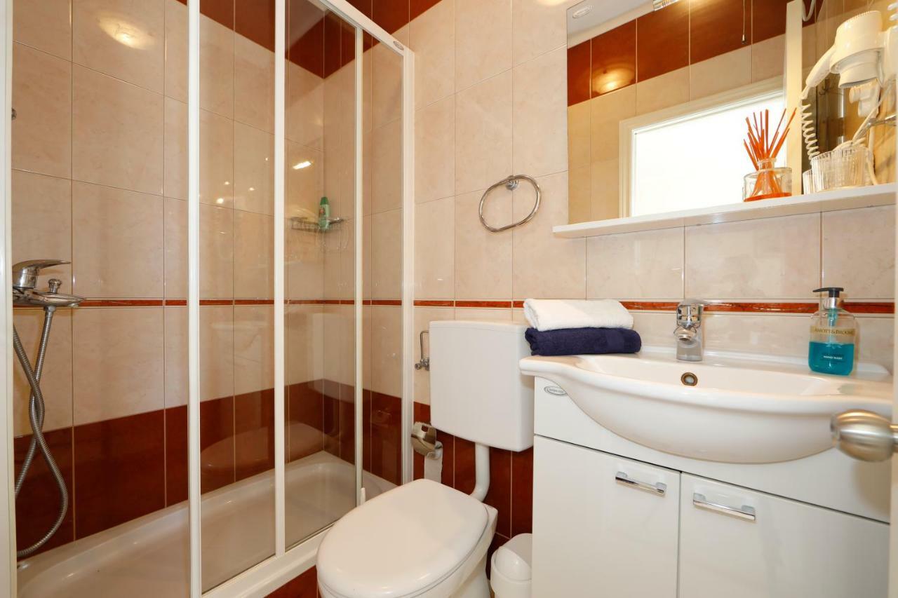 Apartments Villa Lili Tučepi Exteriör bild